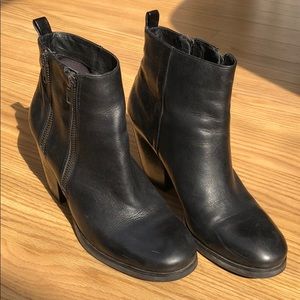 Aldo Leather 2 Zip Ankle Boots